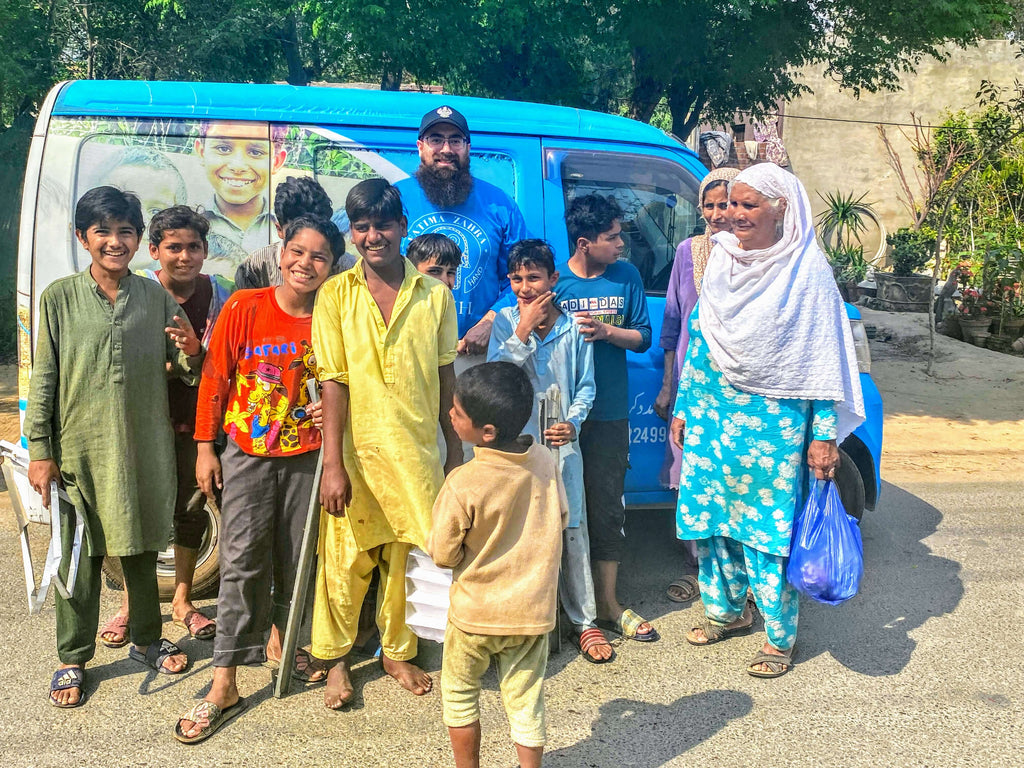 Lahore, Pakistan - Participating in Mobile Food Rescue Program by Distributing 100+ Hot Meals to Less Privileged Children & Homeless Families