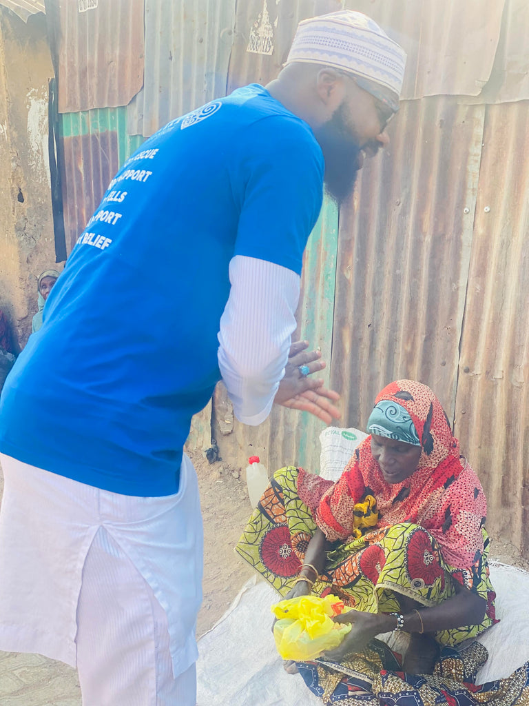 Abuja, Nigeria - Participating in Orphan Support Program & Mobile Food Rescue Program by Distributing 83+ Hot Meals with Fruits to Less Privileged Children & Elderly Women