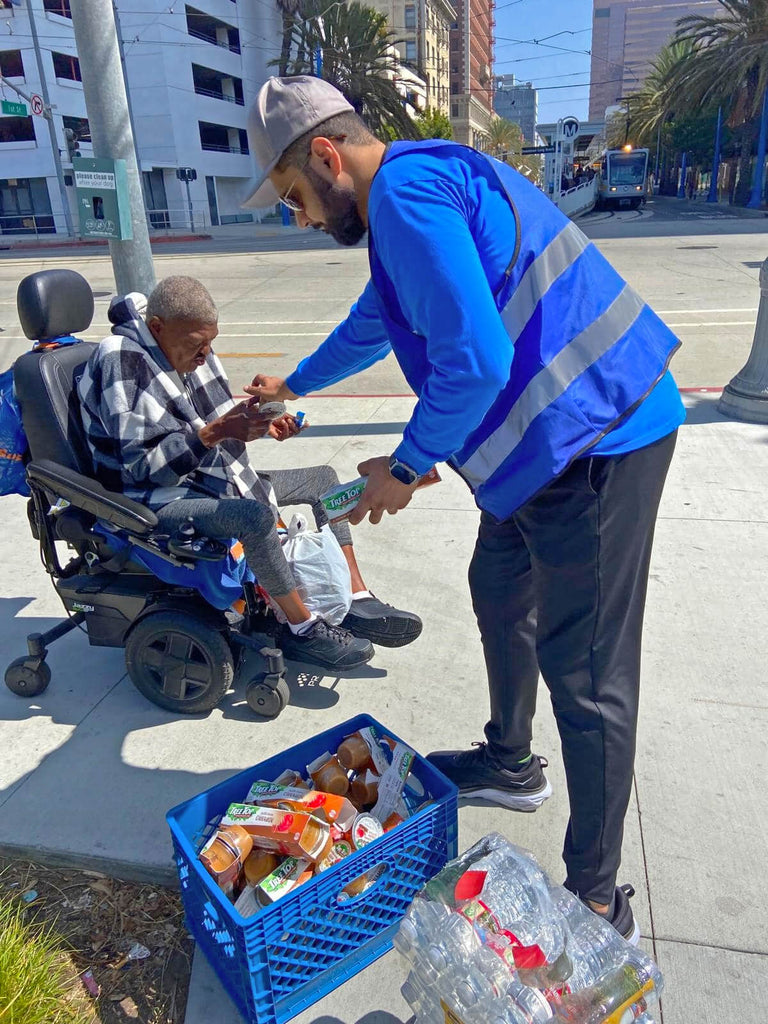 Los Angeles, California - Participating in Mobile Food Rescue Program by Serving 100+ Hot Meals & Distributing 100+ Care Bags with essential Foods & Grocery Items to Local community's Homeless & Less Privileged People