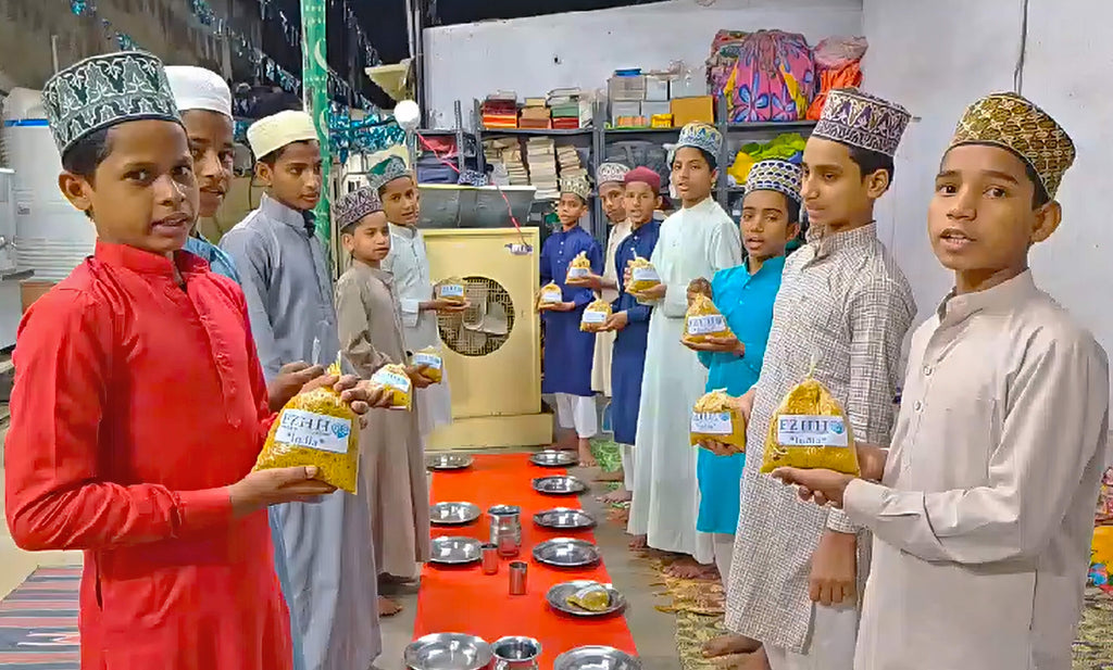 Hyderabad, India - Participating in Month of Ramadan Appeal Program & Mobile Food Rescue Program by Distributing Hot Iftari Meals to 100+ Madrasa Students, Homeless & Less Privileged People
