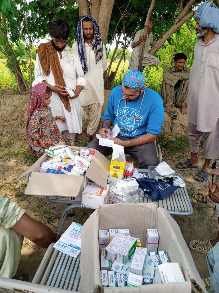 Punjab, Pakistan - Honoring Wiladat/Holy Birthday of Sayyidina Imam Mūsā al-Kāẓim ع by Setting Up Free Medical Camp at Flood Site, Treating Flood Victims & Providing of Free Medicine
