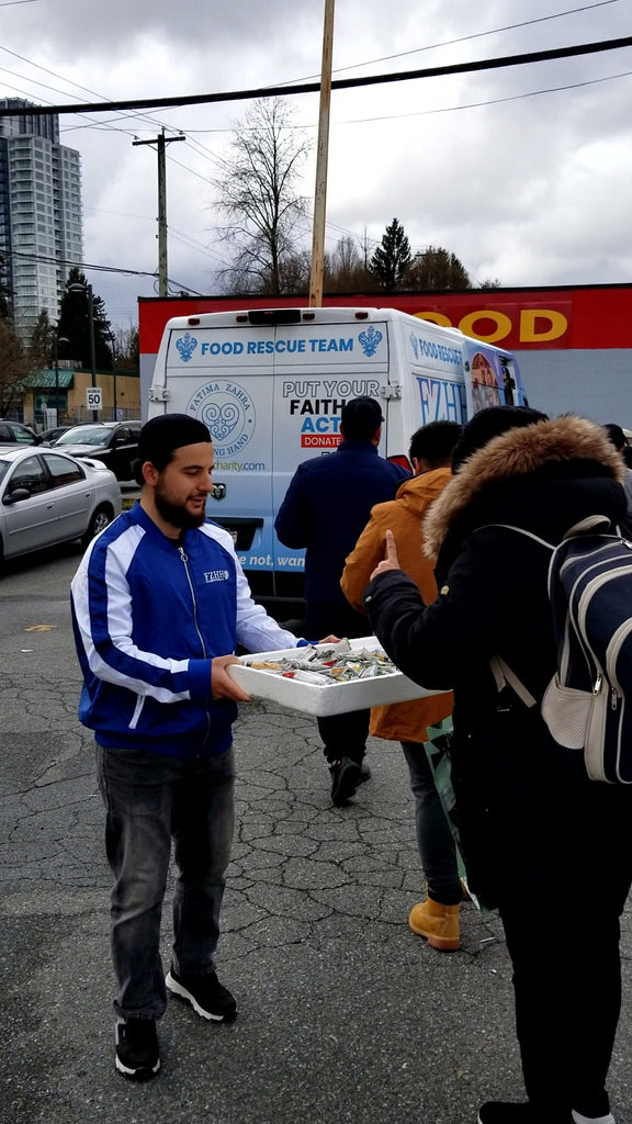 Vancouver, Canada - Participating in Mobile Food Rescue Program by Serving Hot Meals & Snacks to Local Community's 100+ Less Privileged People