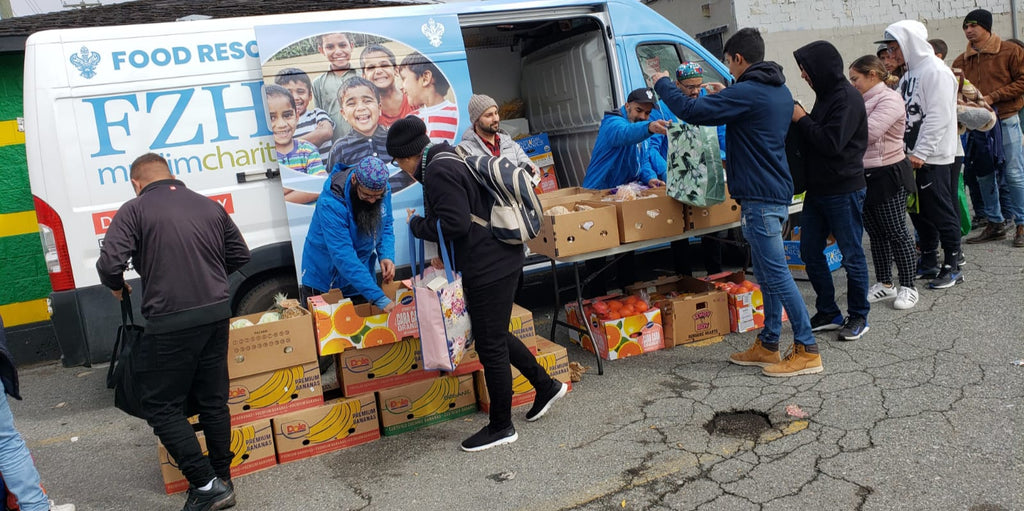 Vancouver, Canada - Participating in Mobile Food Rescue Program by Serving Lunches & Distributing Fresh Produce, Bakery Items & Essential Groceries to Local Community's 100+ Less Privileged People