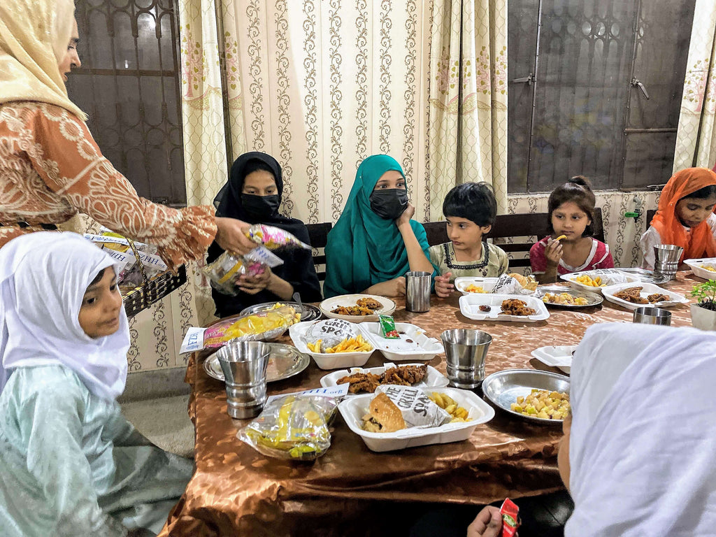 Honoring URS Mubarak of Sayyiditina Bibi Khadija tul Qubra (AS) by Serving Blessed Iftar & Distributing FZHH Goodie Bags at an All Girls Orphanage – PK