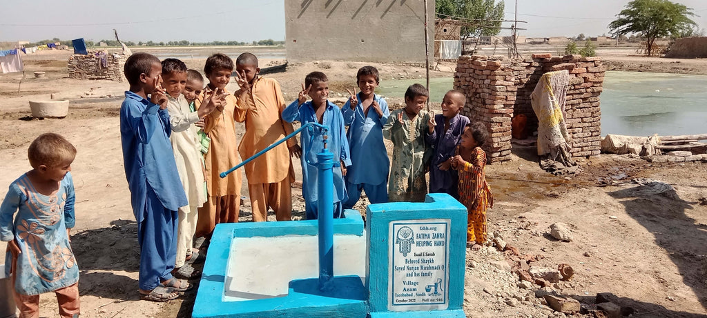 Sindh, Pakistan – Beloved Shaykh Sayed Nurjan Mirahmadi Q and his Family – FZHH Water Well# 946