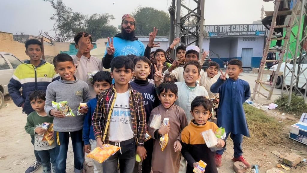 Lahore, Pakistan - Participating in Mobile Food Rescue Program by Preparing Snack Packs with Fresh Sandwiches, Juices & Candies & Distributing to Local Community's Less Privileged Children