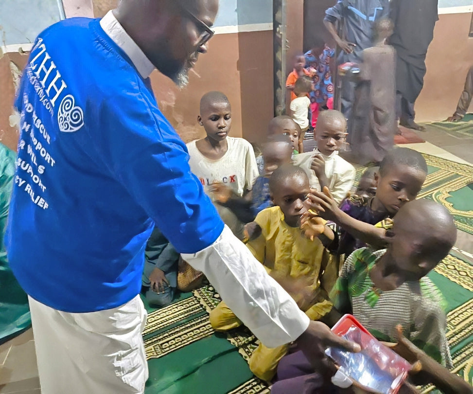 Ilorin, Nigeria - Ramadan Program 6 - Participating in Month of Ramadan Appeal Program & Mobile Food Rescue Program by Distributing 100+ Hot Iftari Dinners to Beloved Orphans & Less Privileged Children