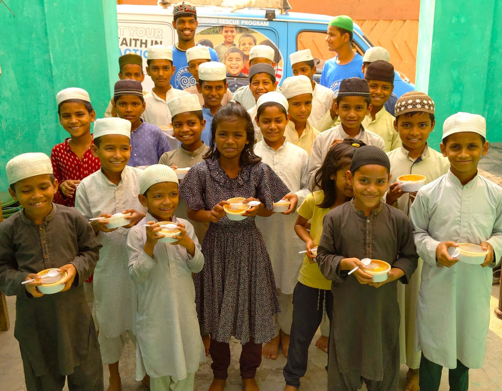 Hyderabad, India - Participating in Month of Ramadan Appeal Program & Mobile Food Rescue Program by Distributing Hot Iftari Meals (Haleem) to 300+ Madrasa Students, Homeless & Less Privileged People