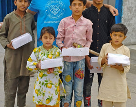 Lahore, Pakistan - Participating in Mobile Food Rescue Program by Distributing 40+ Lunch Boxes with Chips, Juice & Dessert to Less Privileged Children