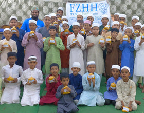 Hyderabad, India - Participating in Mobile Food Rescue Program by Distributing 110+ Hot Meals to Madrasa Students, Homeless & Less Privileged Families