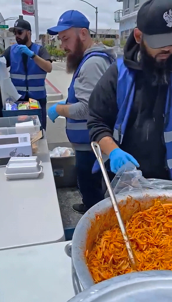 Los Angeles, California - Participating in Mobile Food Rescue Program by Serving 100+ Freshly Cooked Hot Meals, Desserts & Drinks and Distributing Essential Groceries to Local Community's Homeless & Less Privileged People