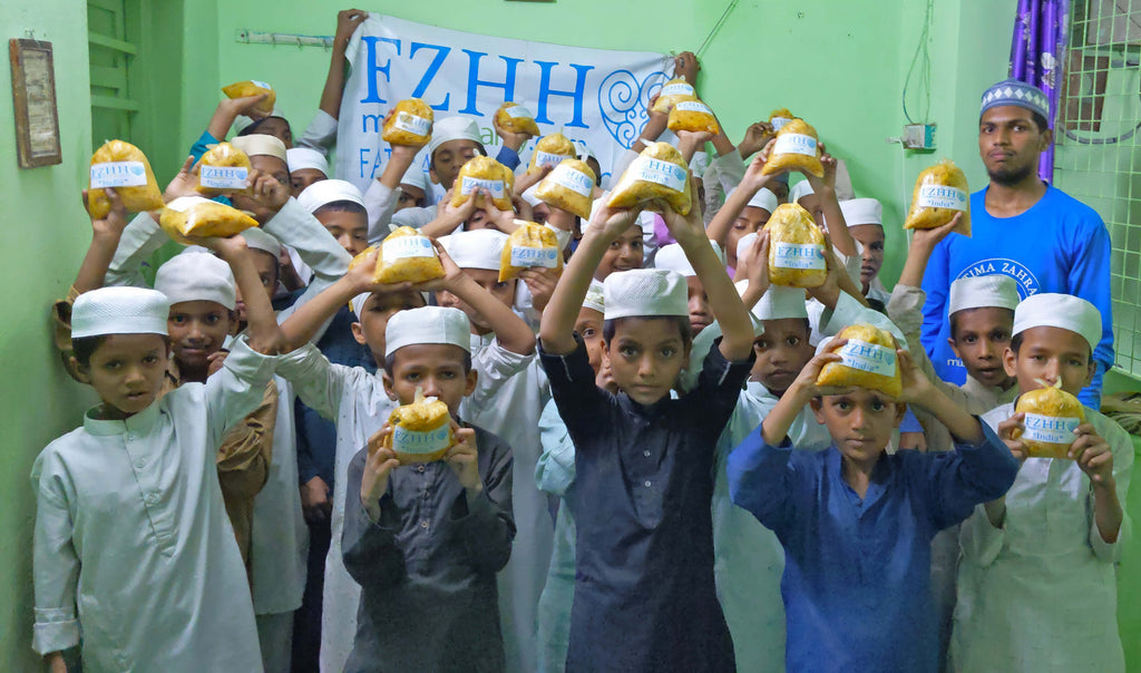 Hyderabad, India - Participating in Mobile Food Rescue Program by Distributing 150+ Hot Meals to Madrasa Students, Homeless & Less Privileged Families