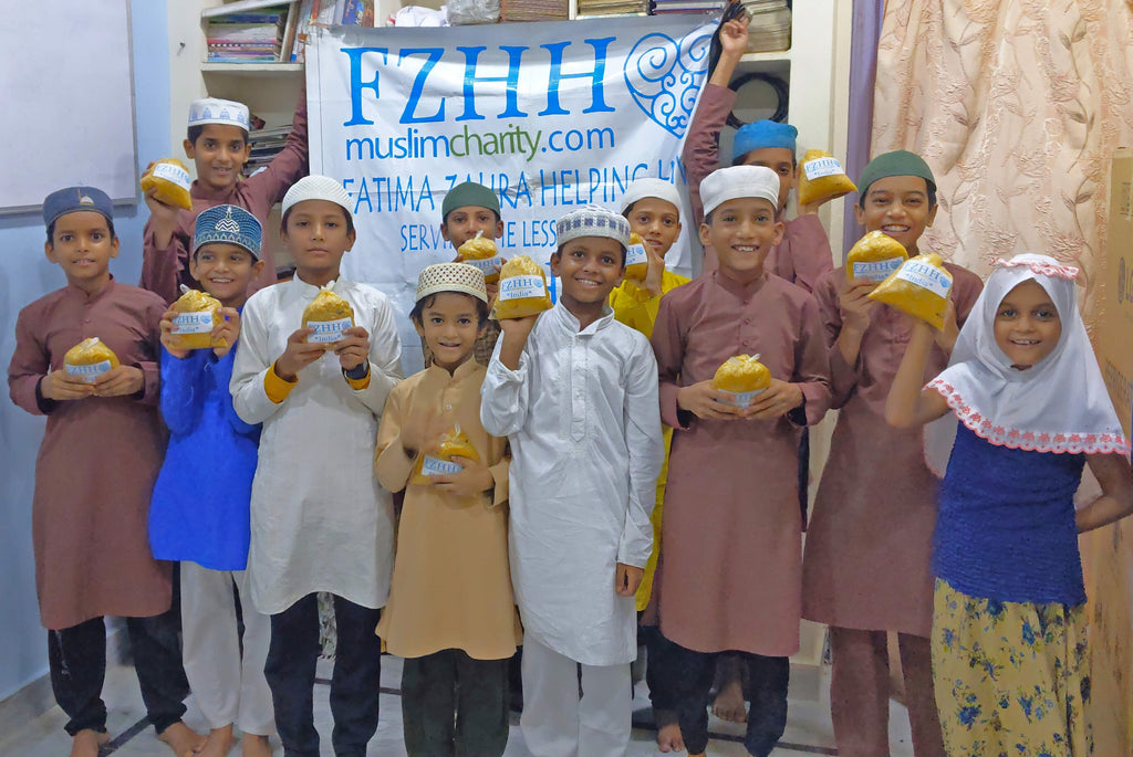 Hyderabad, India - Participating in Mobile Food Rescue Program by Distributing 72+ Hot Meals to Madrasa Students, Homeless & Less Privileged Families