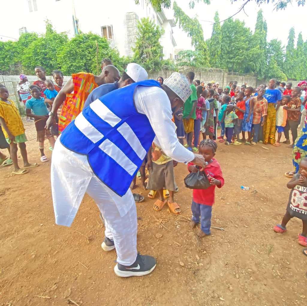 Abuja, Nigeria - Participating in Mobile Food Rescue Program by Preparing, Packaging & Distributing Freshly Cooked Hot Meals & Water to 112+ Less Privileged Children & Men