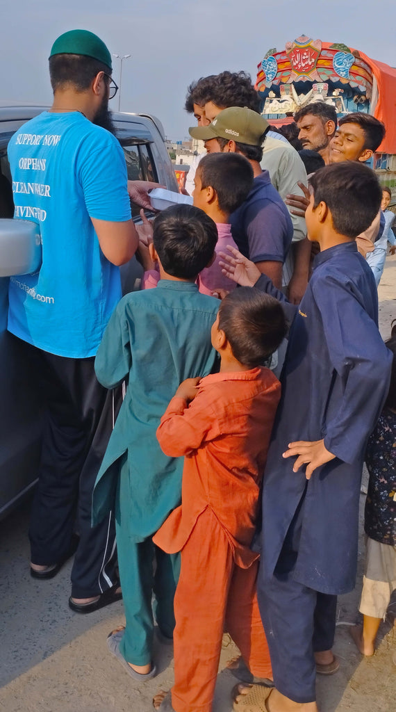 Lahore, Pakistan - Participating in Mobile Food Rescue Program by Preparing, Packaging & Distributing Hot Homemade Meals to 100+ Less Privileged Children & Men