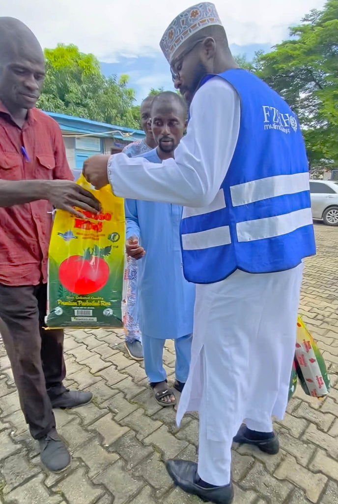 Abuja, Nigeria - Participating in Mobile Food Rescue Program by Distributing Candy & Footwear to Less Privileged Children & Rice Bags to 10+ Less Privileged People