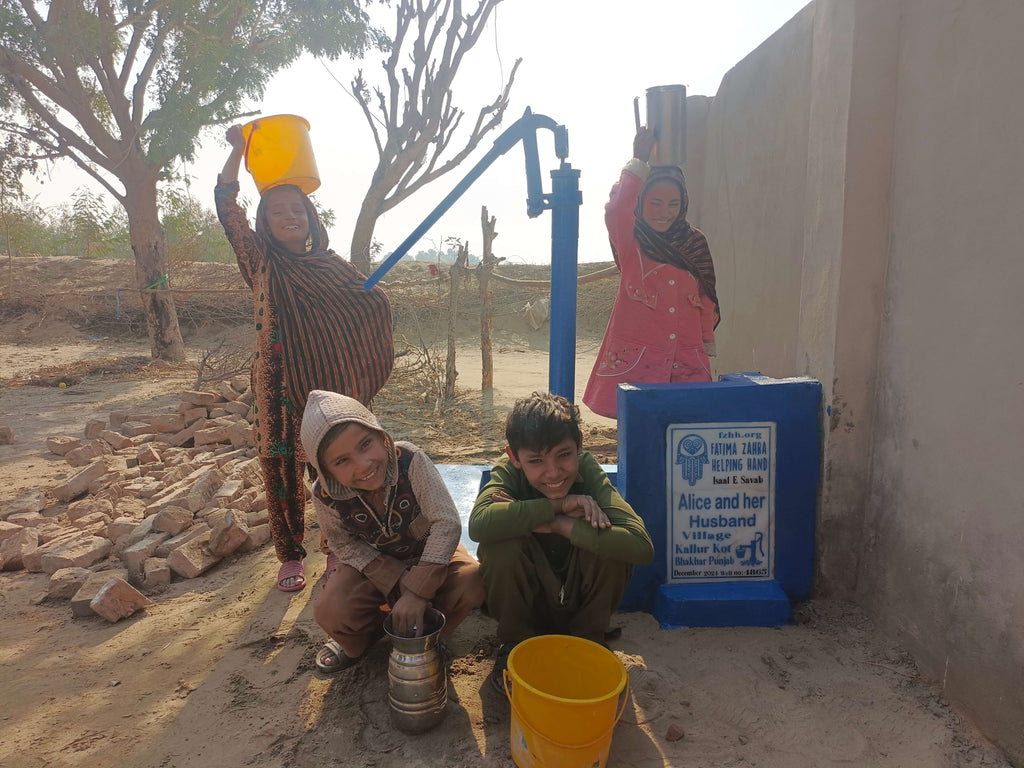 Punjab, Pakistan – Alice and her Husband – FZHH Water Well# 4865 Order no. 36682