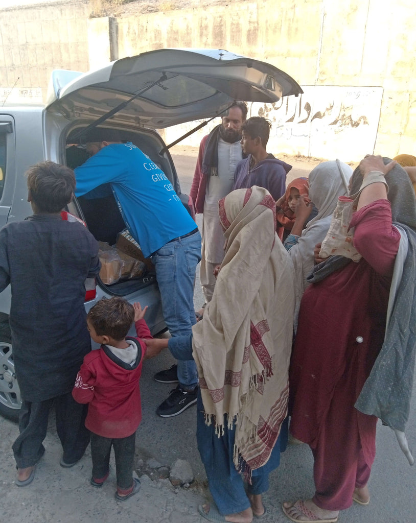 Lahore, Pakistan - Participating in Mobile Food Rescue Program by Preparing, Packaging & Distributing Hot Meals (Chicken Biryani) & Fruit Juices to 150+ Less Privileged Children & Adults