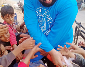 Lahore, Pakistan - Participating in Mobile Food Rescue Program by Preparing, Packaging & Distributing Hot Meals & Fruit Juices to 100+ Less Privileged Children & Adults