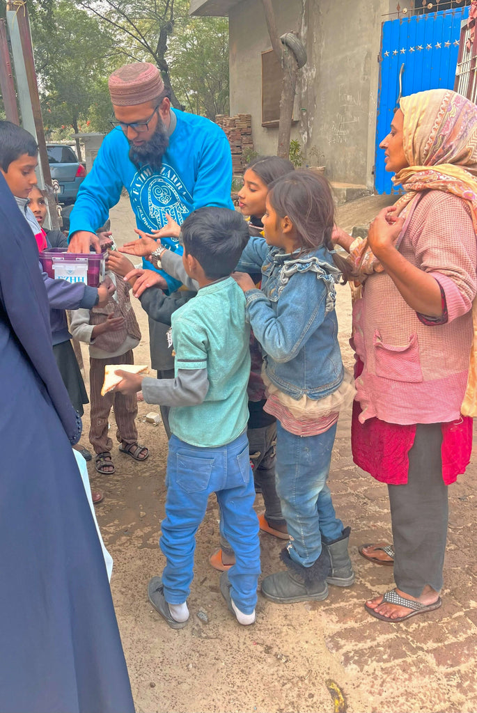 Faisalabad, Pakistan - Participating in Mobile Food Rescue Program by Serving Homemade Sandwiches to 110+ Less Privileged Children & Adults