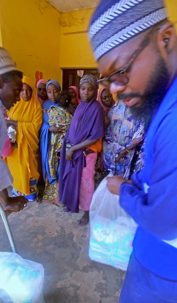 Abuja, Nigeria - Participating in Pediatric Medical Outreach Program by Distributing Diapers to 90+ Babies & Nursing Mothers and Distributing Candies to 150+ Less Privileged Children at Internally Displaced Camp