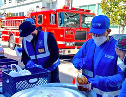 Los Angeles, California - Participating in Mobile Food Rescue Program by Serving 100+ Hot Meals with Snacks, Coffee & Water to Local Community's Homeless & Less Privileged People Affected by Fires & Poor Air Quality