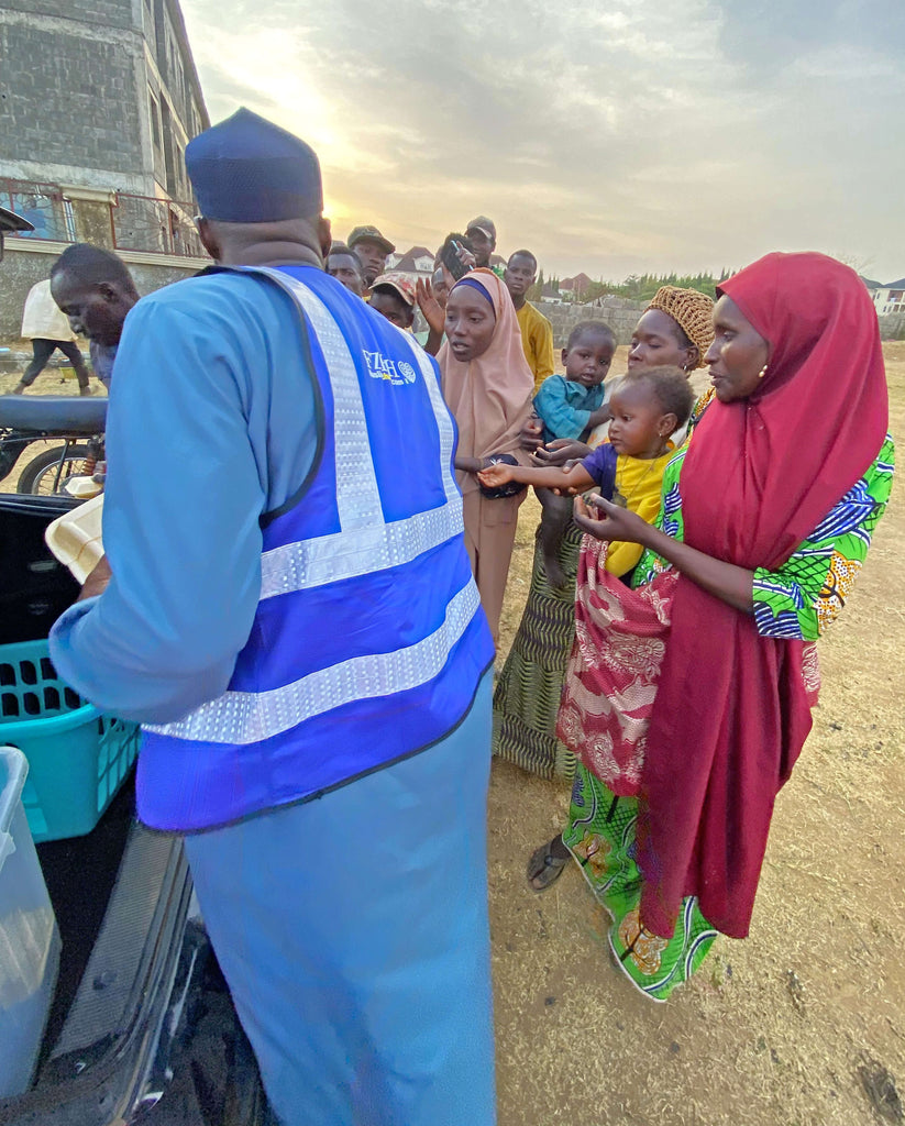 Abuja, Nigeria - Ramadan Day 9 - Participating in Month of Ramadan Appeal Program & Orphan Support Program by Distributing Blessed 30 Day Ramadan Ration Kits for Suhoor & Iftar to Beloved Orphans & Hot Meals with Cold Drinks to 100+ Less Privileged People