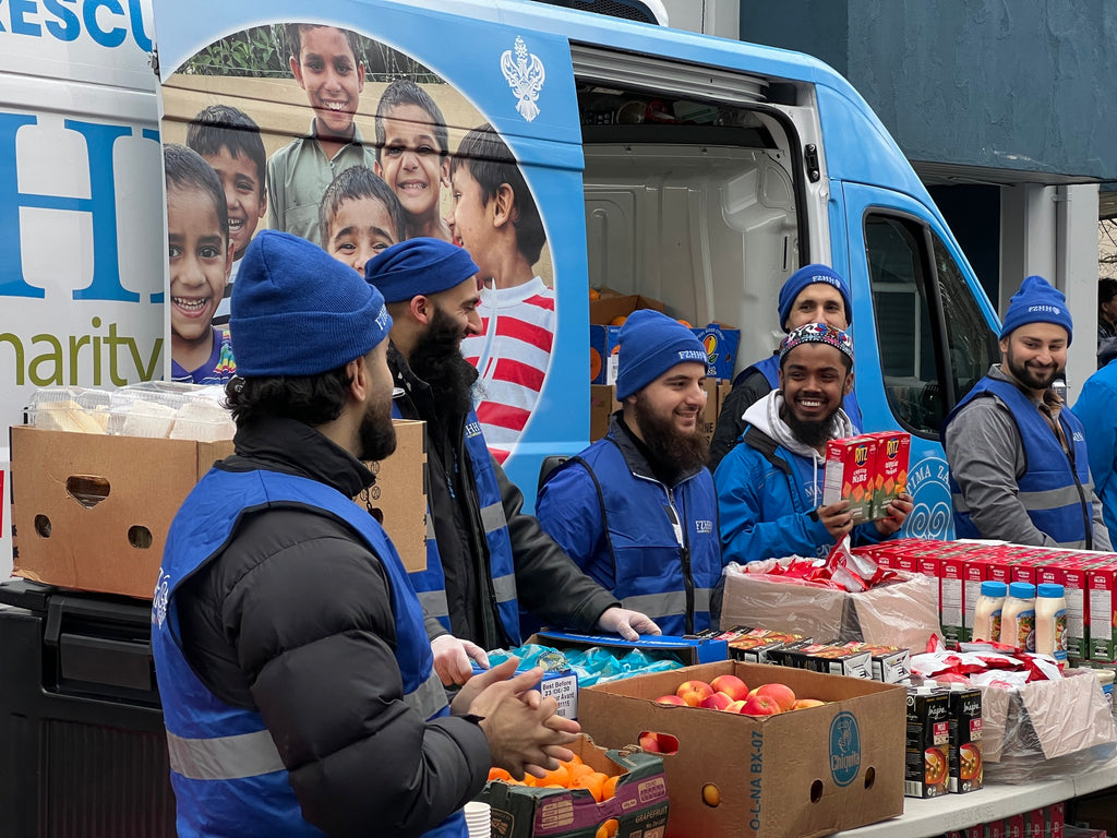 Vancouver, Canada - Participating in Mobile Food Rescue Program by Distributing Hot Meals with Drinks & 3000+ lbs. of Essential Foods & Groceries to Local Community's Less Privileged Families