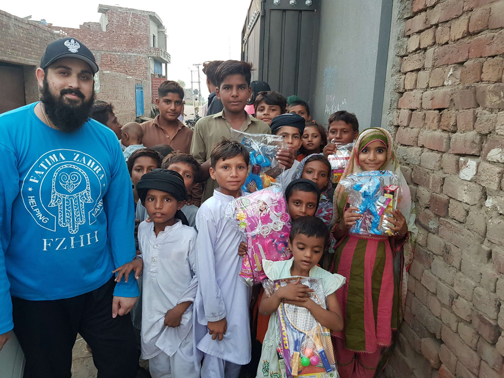 Lahore, Pakistan - Honoring URS/Union of Sayyidina Imam Ali ar-Rida ع & Shaykh Ahmad al-Faruqi as-Sirhindi ع by Distributing Snacks & Toys to Children at Holy Shrines