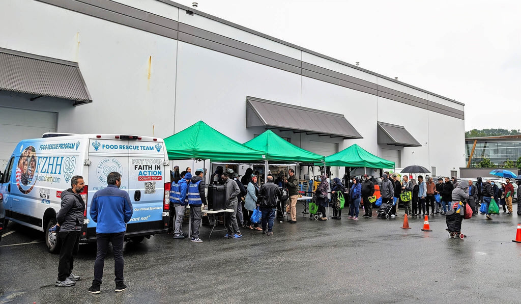 Vancouver, Canada - Participating in Mobile Food Rescue Program by Serving Hot Meals & Distributing Essential Groceries & Household Items to 240+ Less Privileged Families