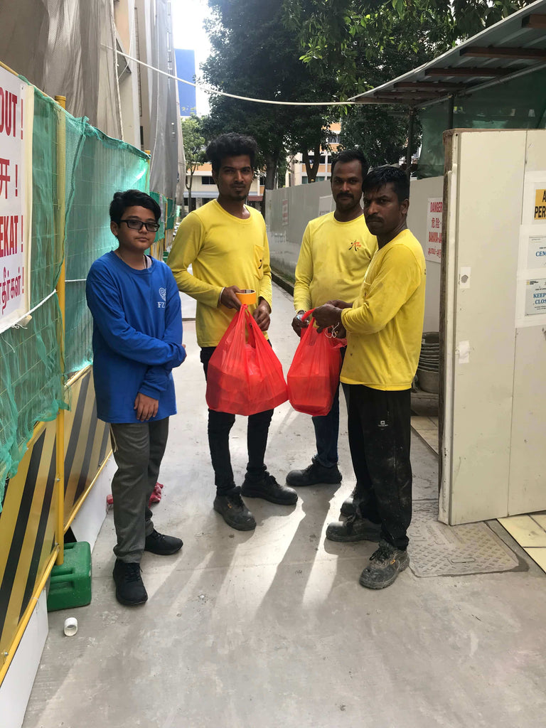 Simei, Singapore - Participating in Mobile Food Rescue Program by Preparing & Distributing 32+ Packets of Hot Home Cooked Meals & Juices to Local Community's Migrant Workers