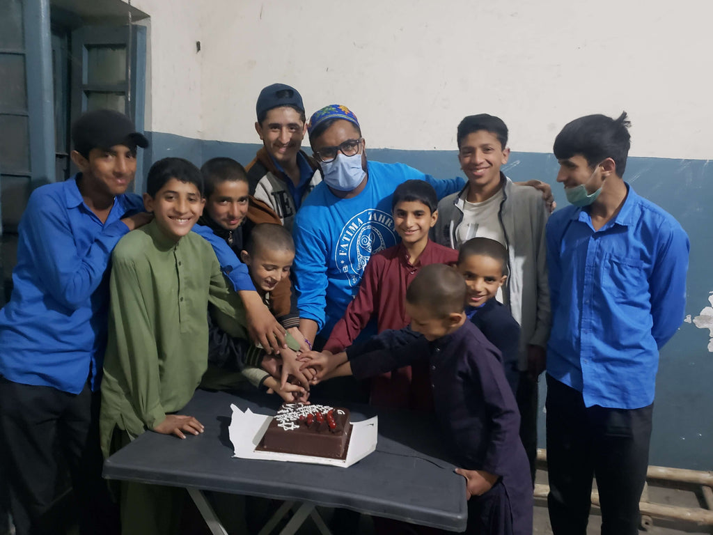 Honoring URS of Shaykh Alauddin Attari (Q) by Serving Blessed Meal & Cake to Beloved Orphans – PK