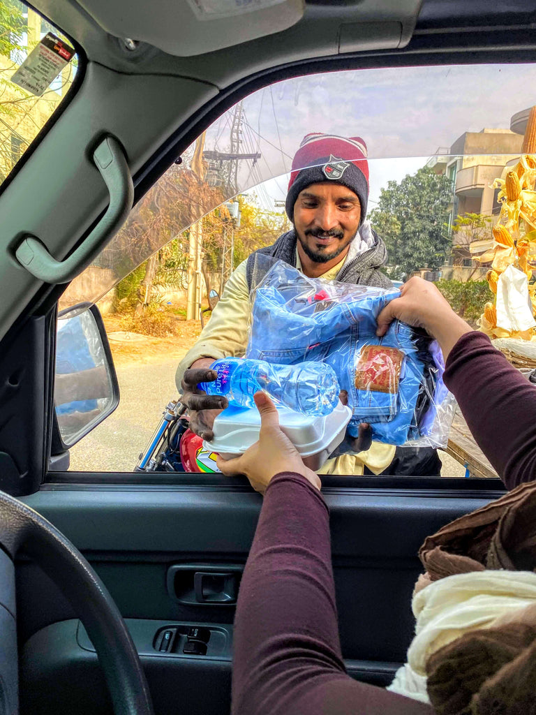 Lahore, Pakistan - Participating in Mobile Food Rescue Program by Distributing 75+ Hot Home Cooked Meals & Winter Apparel Kits to Local Community's Less Privileged People