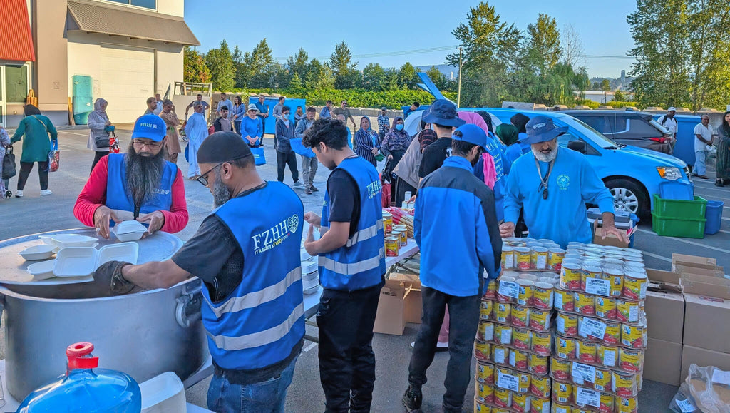 Vancouver, Canada - Participating in Mobile Food Rescue Program by Distributing Hot Meals, Essential Groceries & Essential Supplies to 250+ Less Privileged Families at Local Community's Muslim Food Bank