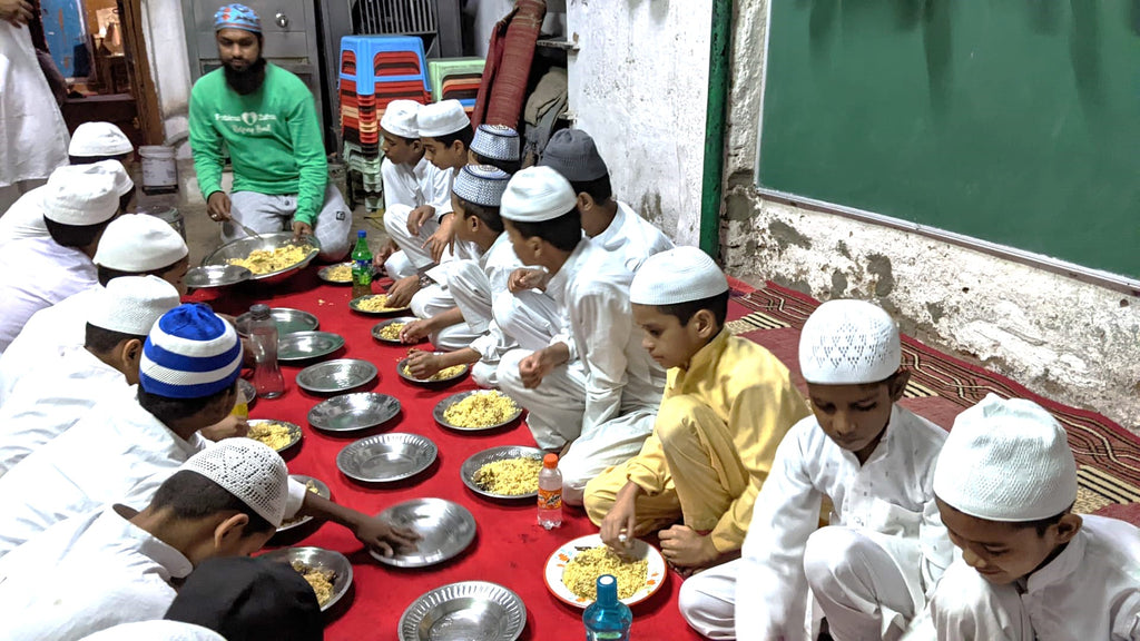 Hyderabad, India - Honoring Shahadat/Martyrdom of Sayyiditina Ruqayya (Sakina) ع bint al-Husain ع by Serving Hot Meals to Madrasa/School Children