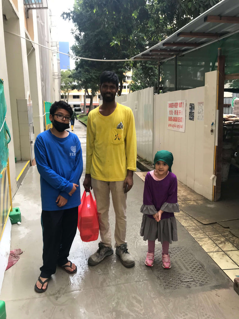 Simei, Singapore - Participating in Mobile Food Rescue Program by Preparing & Distributing 26+ Packets of Hot Home Cooked Meals to Local Community's Migrant Workers