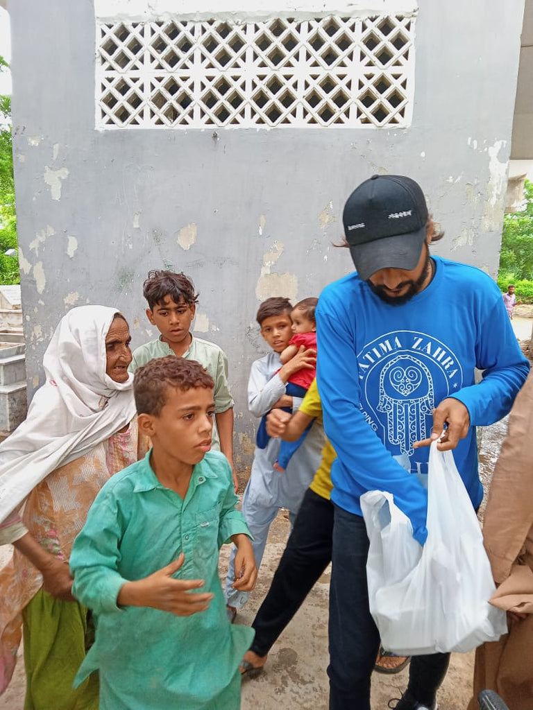 Karachi, Pakistan - Honoring Second Day of Holy Month of Muharram by Distributing Hot Meals to Local Community's Homeless & Less Privileged People
