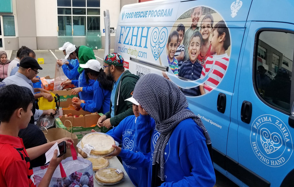 Vancouver, Canada - Participating in Mobile Food Rescue Program by Distributing Hot Meals & Essential Groceries to 300+ Families at Local Community's Muslim Food Bank
